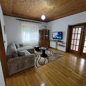 Appartement Jona, Gjirokastër